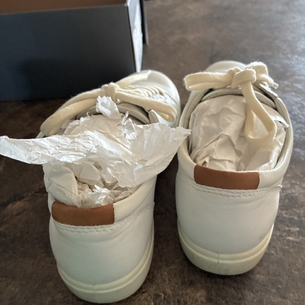 ECCO "Soft 7" Women's Contemporary Genuine Leather Cushioned Sneaker (White) 7.5 - Picture 3 of 8